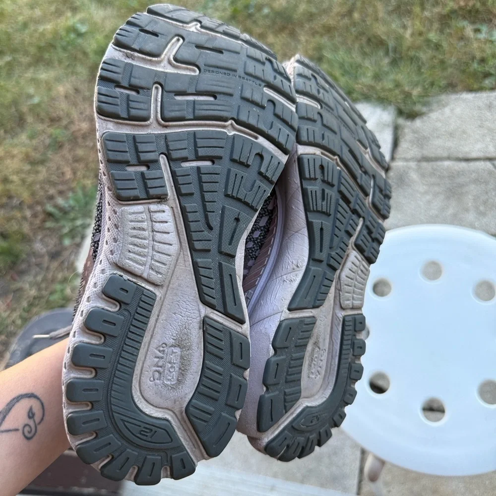Brooks Womens Adrenaline GTS 21 Gray Running Shoes 1203291B528 Sneakers Size 8.5